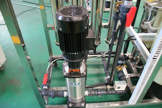2TPH 3.0kW-380-415V 2xFRP Tanks Brachwater Omgekeerde osmose waterinstallatie