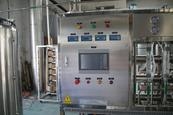2TPH 3.0kW-380-415V 3xSS304 Tanks Zoutwater Omgekeerde Osmose Watercentrale