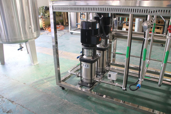 2TPH 3.0kW-380-415V 3xSS304 Tanks Zoutwater Omgekeerde Osmose Watercentrale