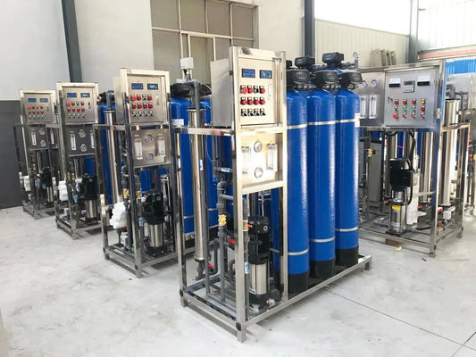 1.5TPH 3.0kW-380-415V 3xFRP Tanks Brackish Water Omgekeerde osmose waterinstallatie