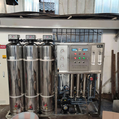 1TPH 2.1kW-380-415V 3xSS304 Tanks Brachwater Omgekeerde osmose waterinstallatie