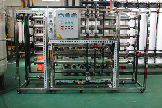 5TPH 7.4kW-380-415V 2xFRP Tanks Brackish water Omgekeerde osmose waterinstallatie