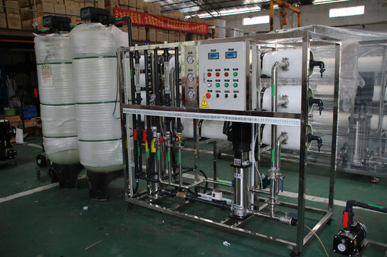 8TPH 14kW-380-415V 2xFRP Tanks Brackish Water Omgekeerde osmose waterinstallatie