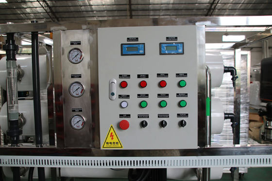 8TPH 14kW-380-415V 2xFRP Tanks Brackish Water Omgekeerde osmose waterinstallatie