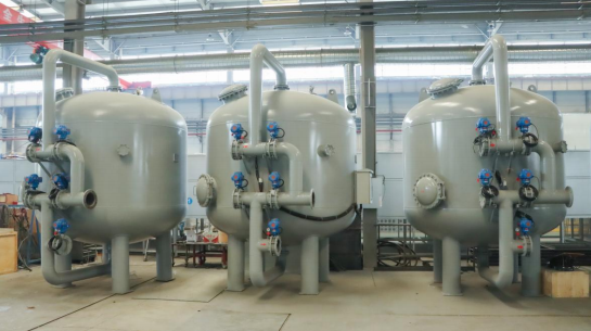 Industriële Multi Media Filtervat met Hoge Doorstroomcapaciteit en Aangepast Ontwerp voor Waterzuivering
